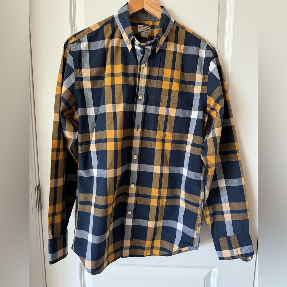 J. Crew Men‘s Long sleeve button down shirt in Navy and yellow plaid. Size M